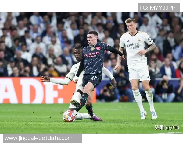 英超激战：曼联3-0战胜皇马乌龙球成比赛转折点引发热议